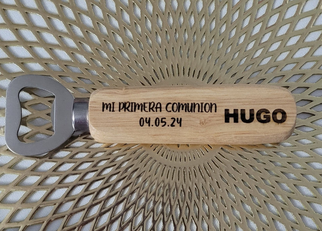 Abridores alargados de bambú personalizados para comuniones