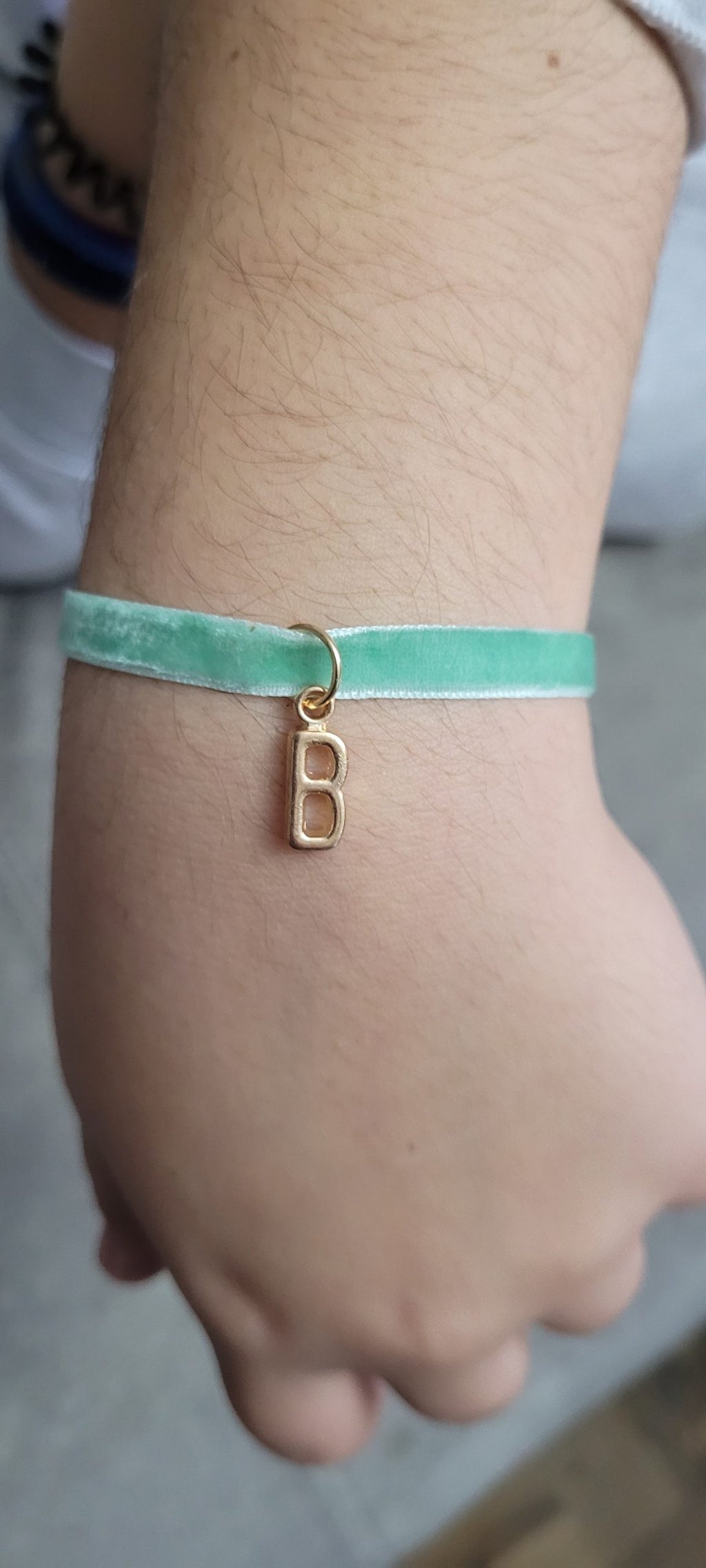 Pulseras terciopelo con inicial