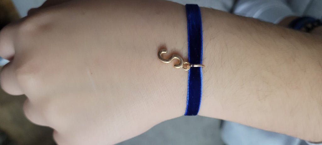 Pulseras terciopelo con inicial