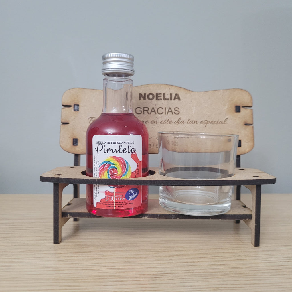 Bancos con vaso de chupito y botellita sabores sin alcohol