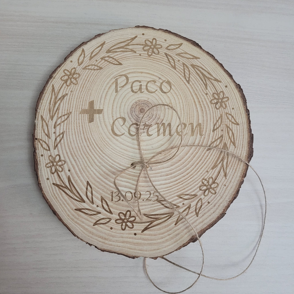 Porta alianzas de boda personalizable en rodaja de madera natural modelo rama
