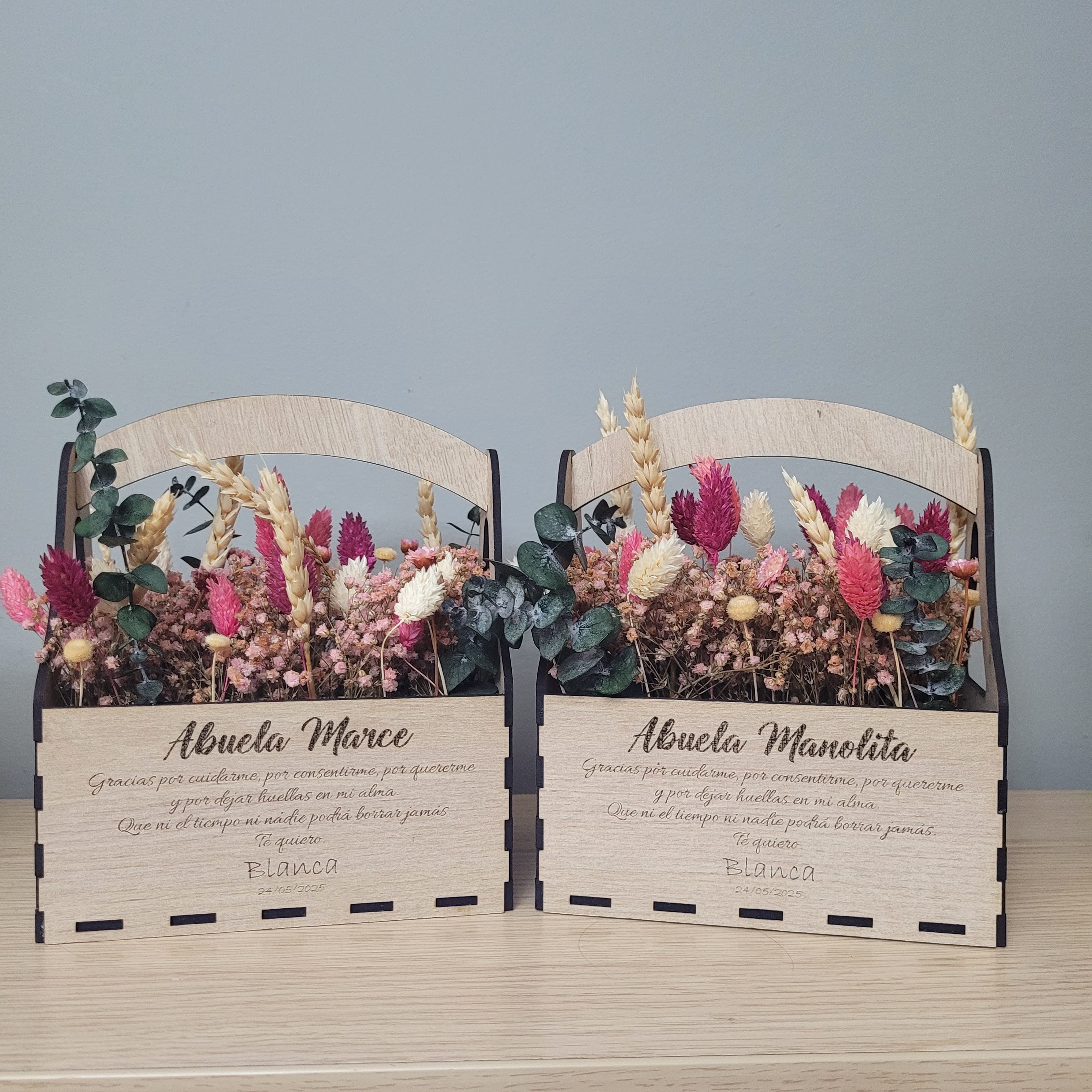 Cesta de flores preservadas con dedicatoria