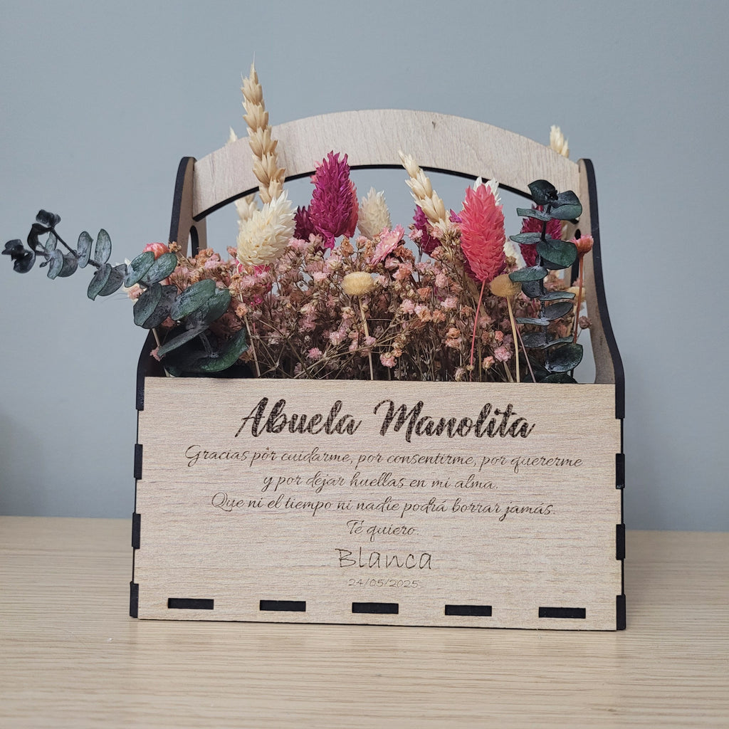 Cesta de flores preservadas con dedicatoria