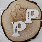 Llaveros de iniciales blancos