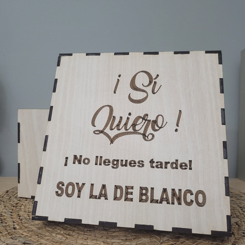 Caja de madera personalizada para regalar al novio el día de la boda. Modelo si quiero