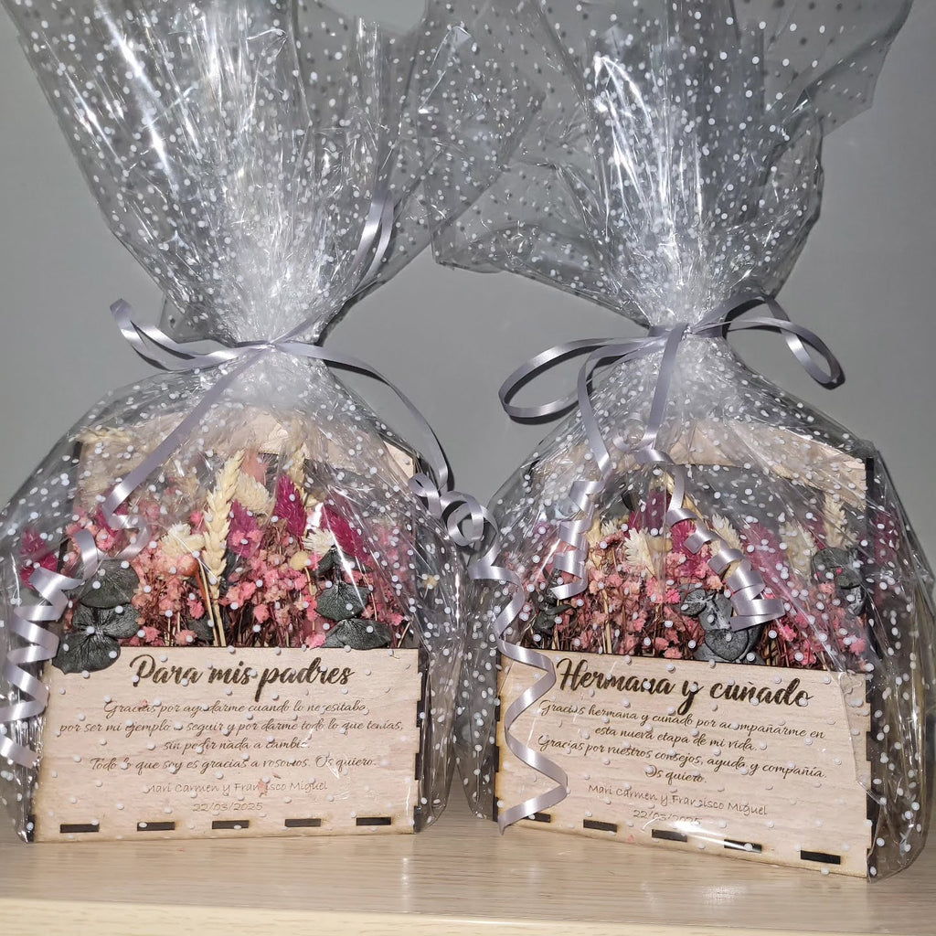 Cesta de flores preservadas con dedicatoria