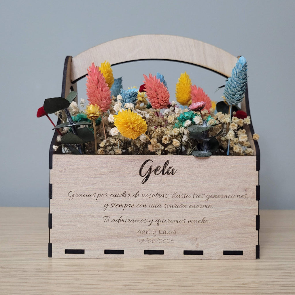 Cesta de flores preservadas con dedicatoria