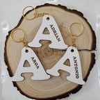 Llaveros de iniciales blancos